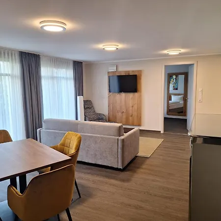 Michels Ursula Apartman *