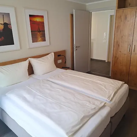 Michels Ursula Apartman *